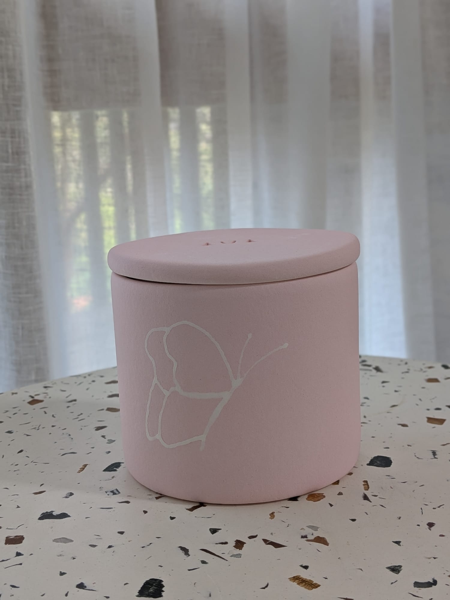 Blush urn