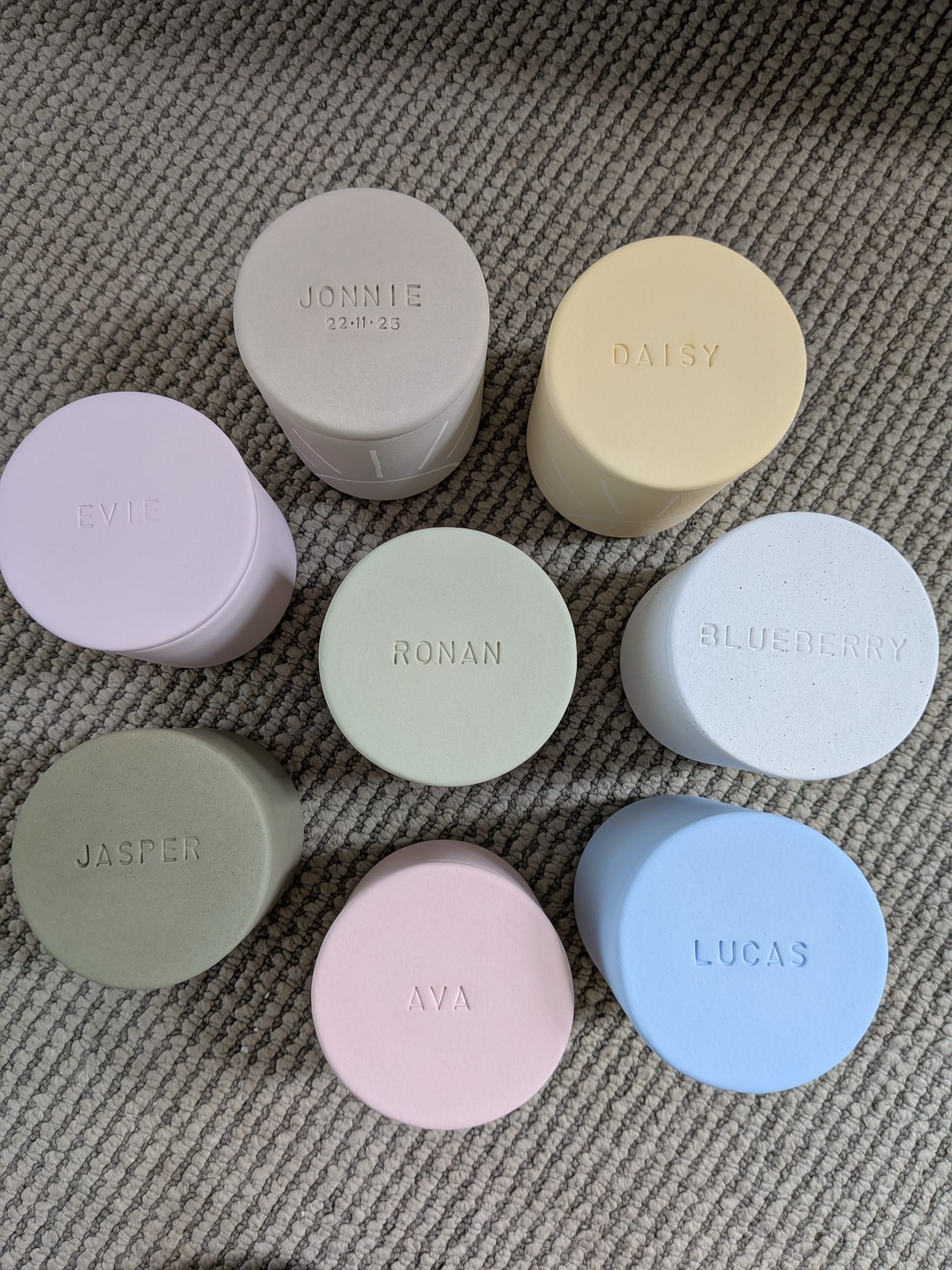 All available urn colours