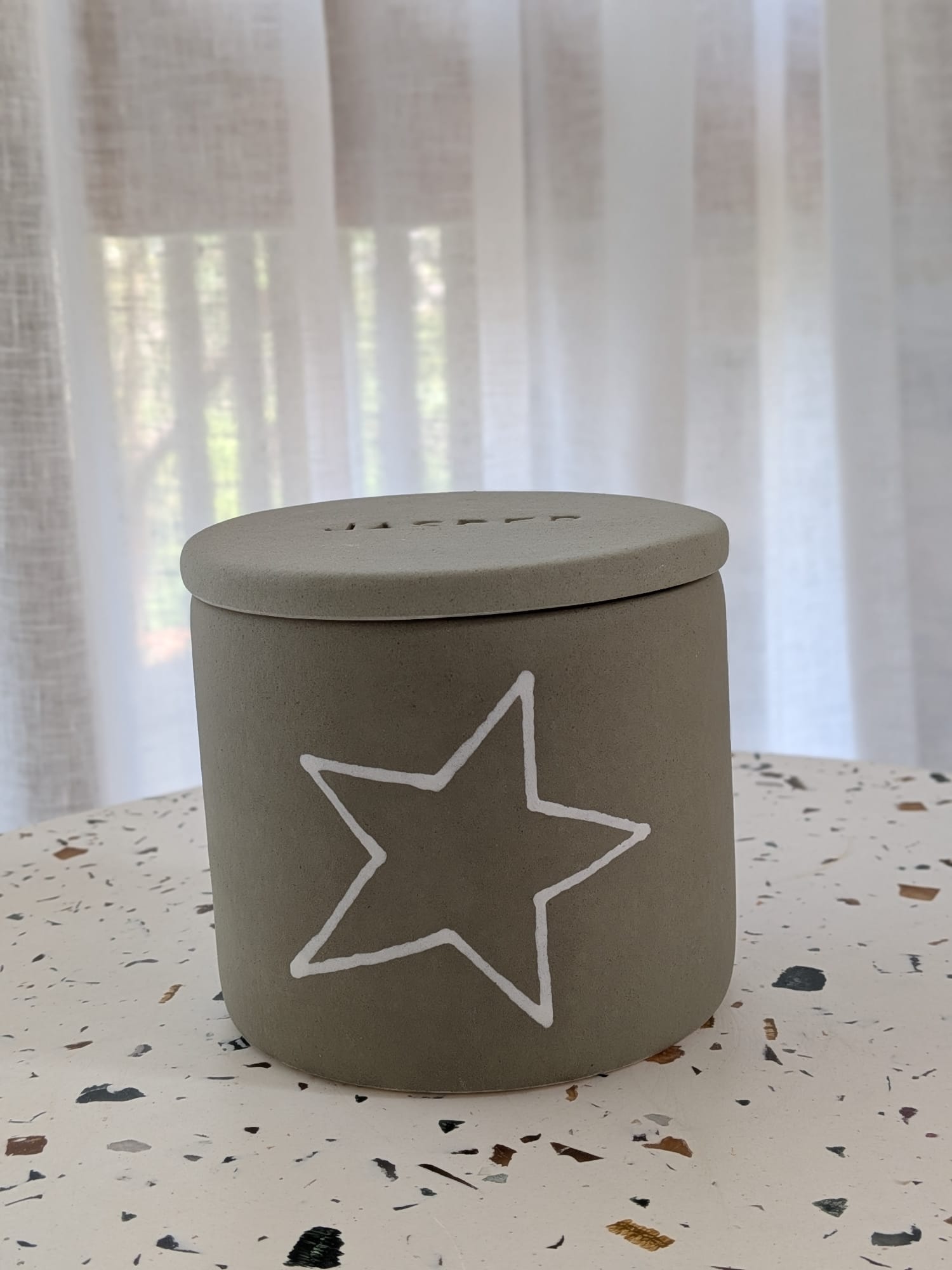 Olive urn